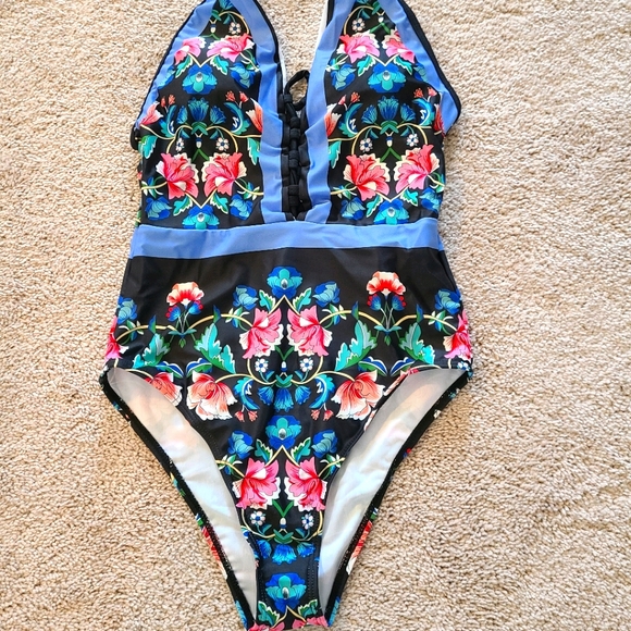 Blue floral swimsuit - Picture 2 of 9